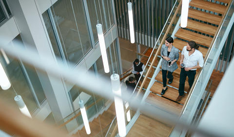 mag_オフィスビル内階段