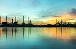 カバー画像（石油化学工場）