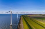 海沿いの風車群
